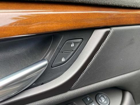 Used 2020 Cadillac Escalade Luxury RWD image 15