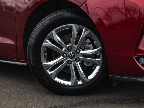 Used 2022 Toyota Sienna XSE w/ XSE Plus Package image 3