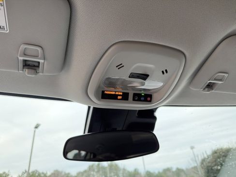 Used 2025 Chevrolet Trax LT w/ LT Convenience Package image 26