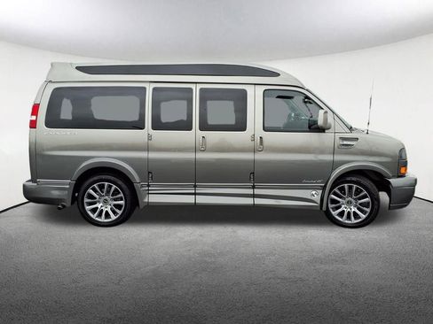 Used 2020 GMC Savana 2500 w/ Enhanced Convenience Package image 28