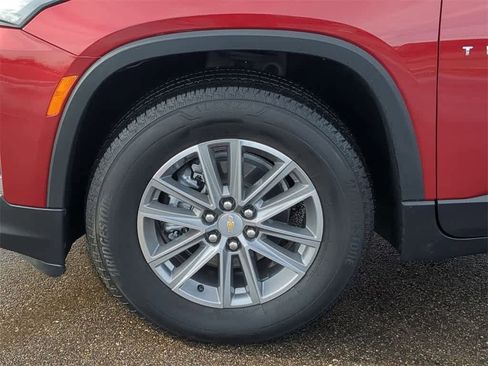 Used 2024 Chevrolet Traverse LT image 13