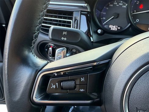 Used 2022 Porsche Macan image 13