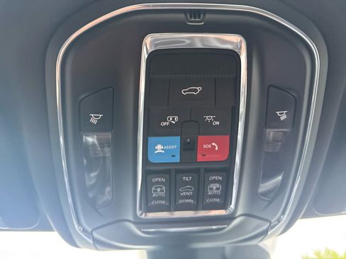 Used 2024 Jeep Grand Cherokee Limited w/ Luxury Tech Group II AWD/4WD image 25