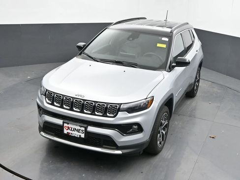 Used 2025 Jeep Compass Limited AWD/4WD image 39