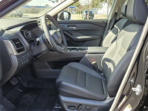 Used 2026 Nissan Rogue SV w/ SV Premium Package image 10