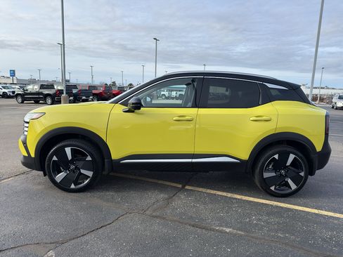 Used 2025 Nissan Kicks SR image 6