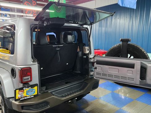 Used 2017 Jeep Wrangler Sahara image 64