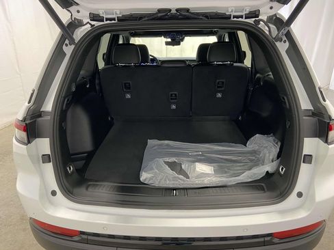 New 2025 Jeep Grand Cherokee Limited w/ Luxury Tech Group II image 23