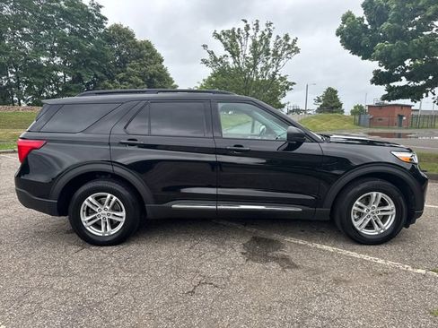 Used 2023 Ford Explorer XLT w/ Equipment Group 202A AWD/4WD image 13