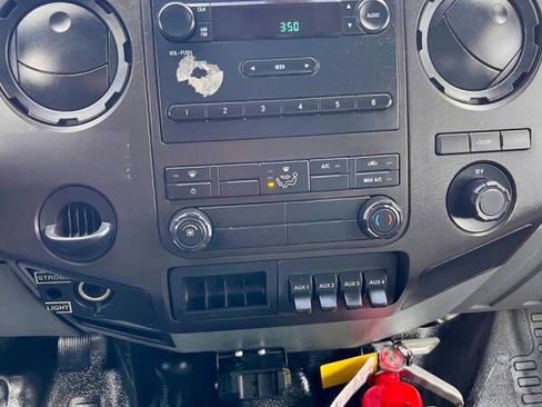 Used 2015 Ford F550 4x4 Crew Cab Super Duty image 13