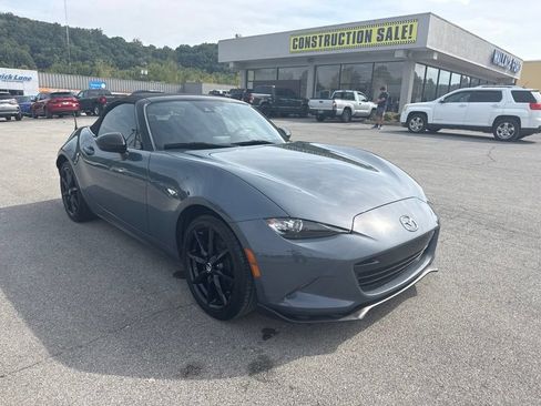 Used 2021 MAZDA MX-5 Miata Club RWD image 3