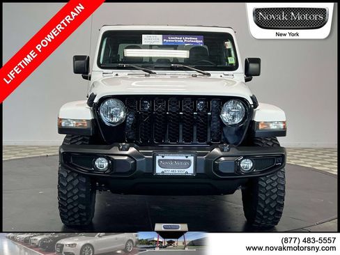 Used 2022 Jeep Gladiator Sport AWD/4WD image 2