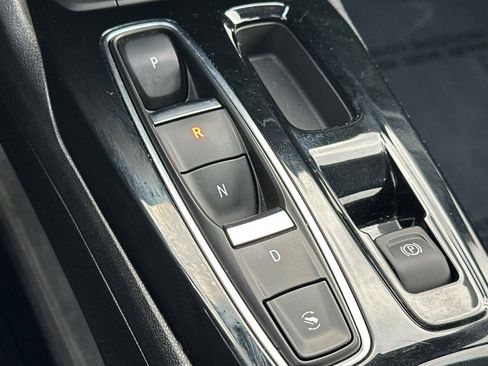 Used 2022 Chevrolet Bolt EUV Premier w/ Sun & Sound Package image 33