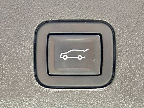 Used 2021 Chevrolet Suburban LT image 16