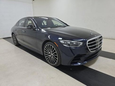 Used 2022 Mercedes-Benz S 580 4MATIC Sedan image 3