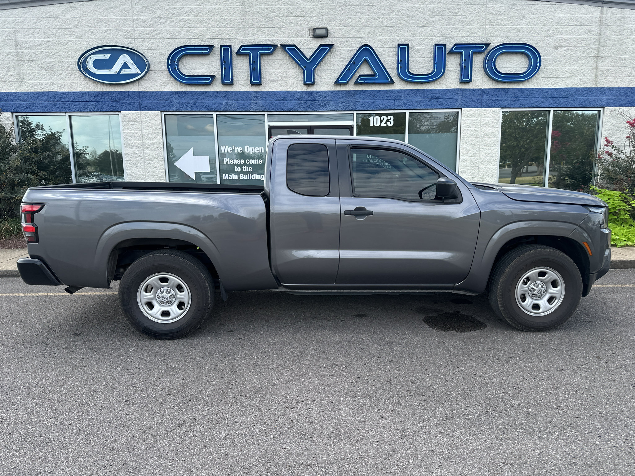 Used 2022 Nissan Frontier S RWD image 3