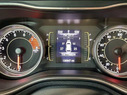 Used 2019 Jeep Cherokee Latitude AWD/4WD image 19