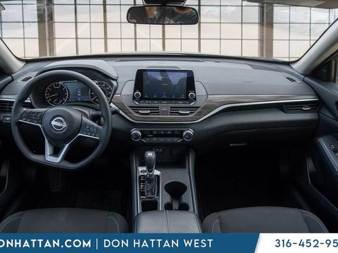 Used 2025 Nissan Altima 2.5 SV FWD image 5