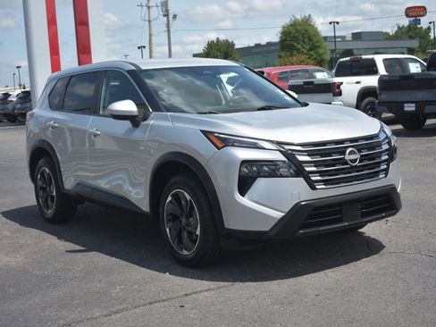 Used 2024 Nissan Rogue SV FWD image 3