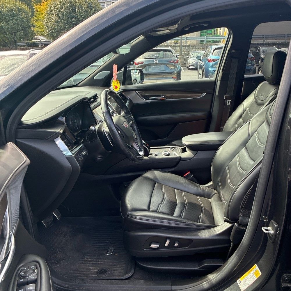 Used 2020 Cadillac XT6 Sport w/ Platinum Package AWD/4WD image 5