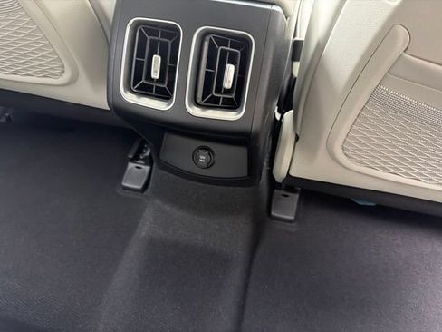 Used 2025 Kia Sorento EX AWD/4WD image 10