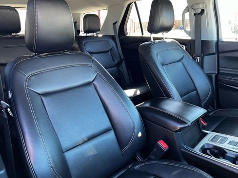 Used 2019 Ford Explorer XLT w/ Equipment Group 202A FWD image 24