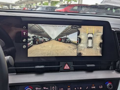 Used 2025 Kia Sportage SX AWD/4WD image 9
