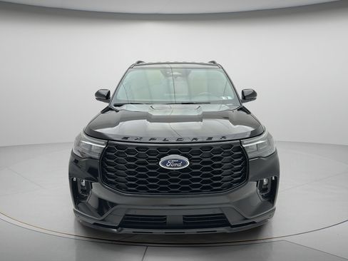 Used 2025 Ford Explorer ST-Line w/ ST-Line Street Pack AWD/4WD image 3