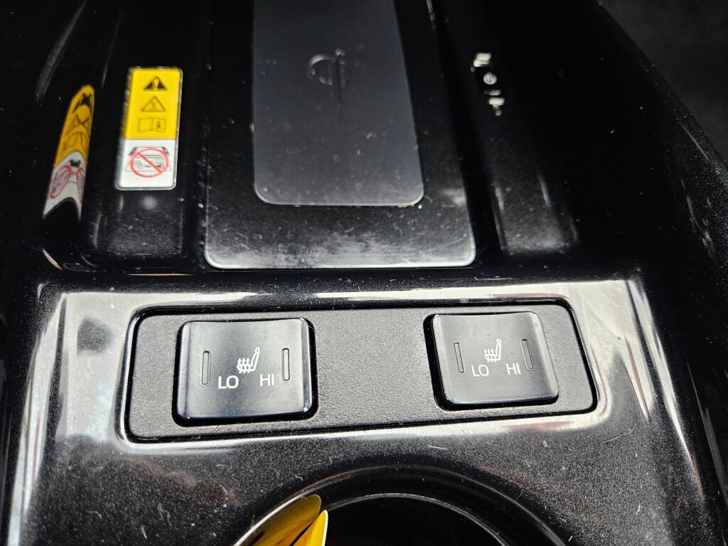 Used 2019 Toyota Prius XLE AWD/4WD image 25