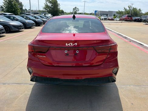 Used 2024 Kia Forte LXS w/ LXS Technology Package FWD image 4