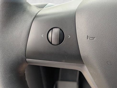 Used 2022 Tesla Model Y Performance image 5