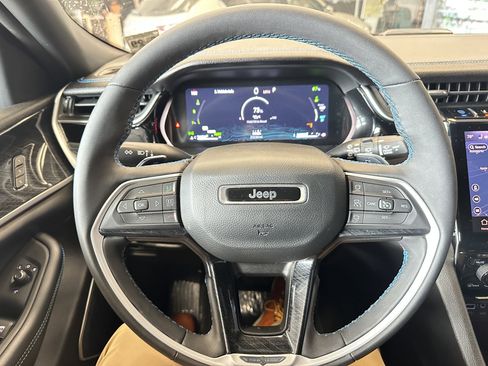 Used 2023 Jeep Grand Cherokee Trailhawk image 24