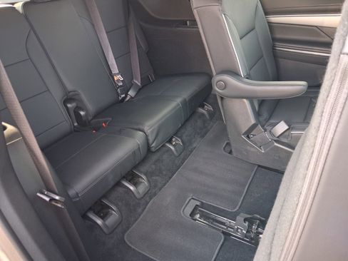 Used 2025 Buick Enclave Preferred image 25