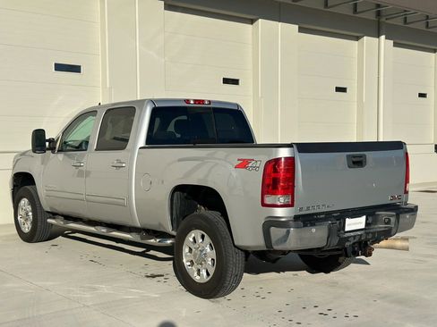 Used 2011 GMC Sierra 2500 SLT w/ SLT Convenience Package image 3