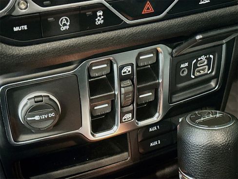 Used 2024 Jeep Gladiator Sport image 30