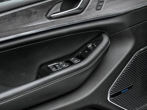 Used 2021 Jeep Grand Cherokee L Overland w/ Luxury Tech Group IV image 12