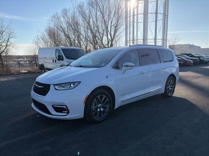 Used 2024 Chrysler Pacifica Pinnacle
