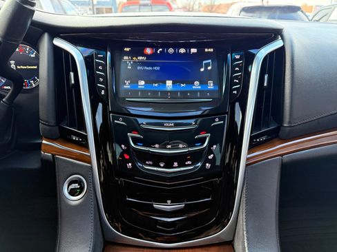 Used 2019 Cadillac Escalade ESV Luxury image 21