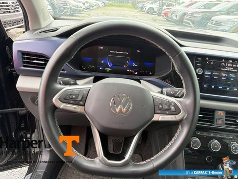 Used 2023 Volkswagen Taos SE w/ Panoramic Sunroof Package FWD image 16