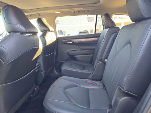 Certified 2021 Toyota Highlander Platinum image 18