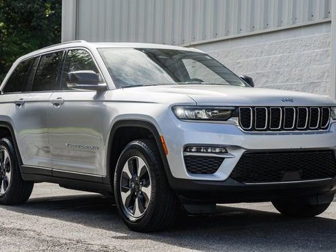 Used 2022 Jeep Grand Cherokee Limited 4xe image 2