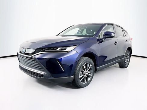 Used 2023 Toyota Venza LE image 3