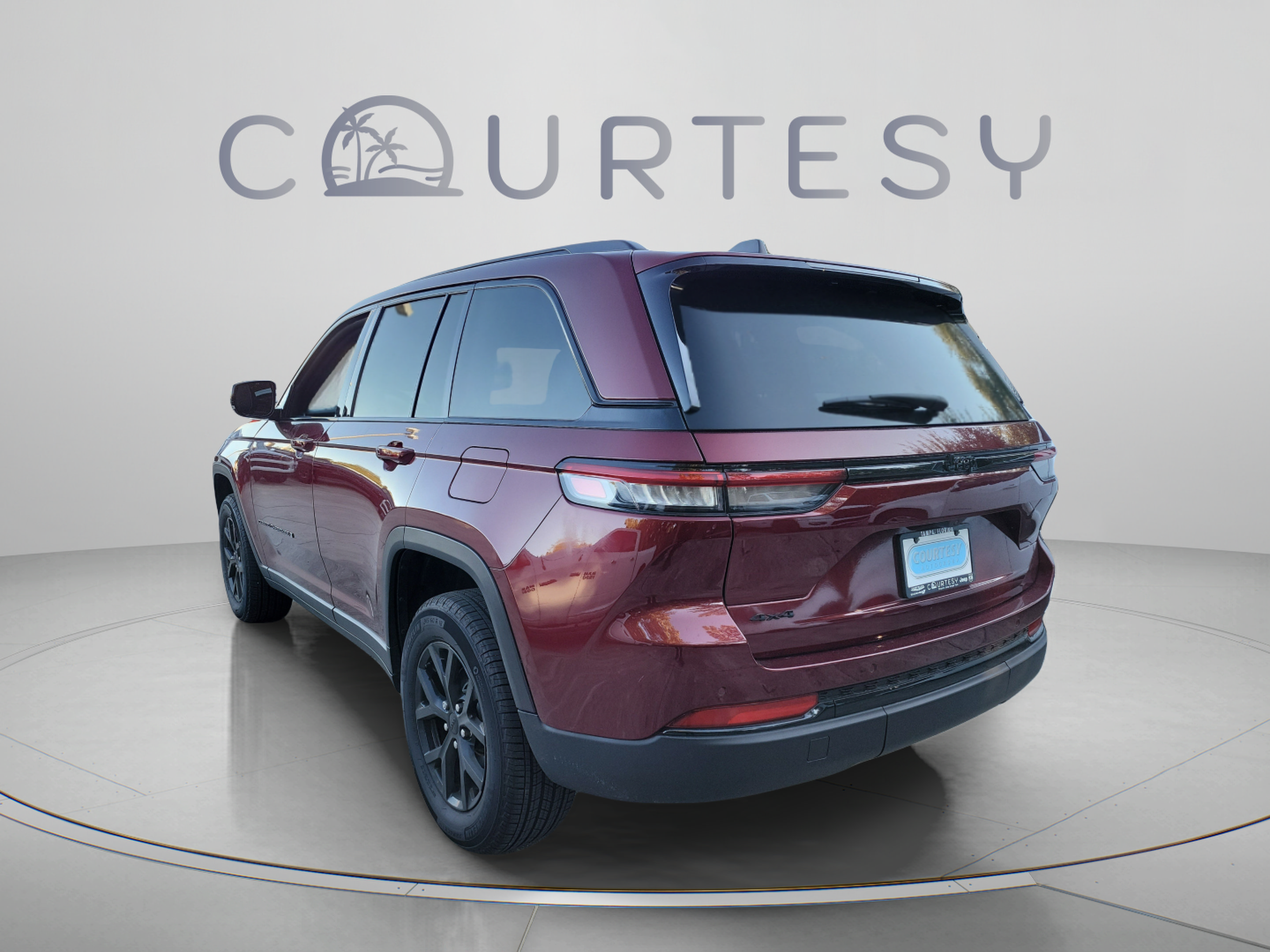 Certified 2025 Jeep Grand Cherokee Altitude AWD/4WD image 2