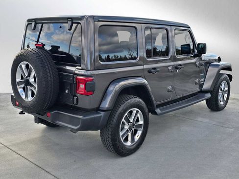 Used 2019 Jeep Wrangler Unlimited Sahara AWD/4WD image 3