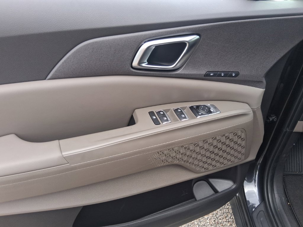 Certified 2026 Kia Carnival EX FWD image 10