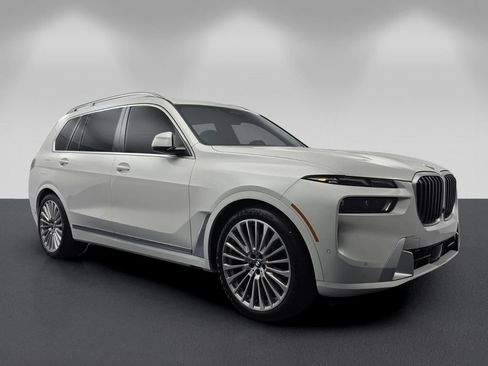 Used 2025 BMW X7 xDrive40i w/ Premium Package AWD/4WD image 1