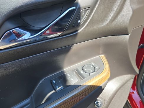 Used 2023 GMC Acadia SLE w/ Driver Convenience Package image 19