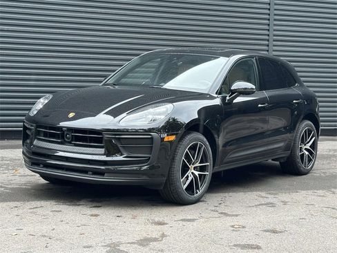 Used 2025 Porsche Macan image 1