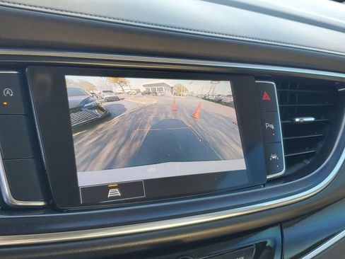 Used 2022 Buick Enclave Essence image 20