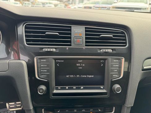 Used 2017 Volkswagen GTI SE image 30